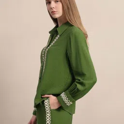 Vero Moda Green Regular Fit Embroidered Shirt image 3