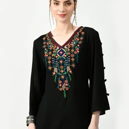 VAAMII Floral Embroidered Top-picture-24