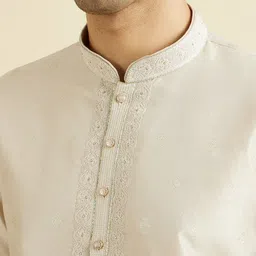 Manyavar Ethnic Motifs Thread Work Mandarin Collar Straight Kurta with Trouser image 4