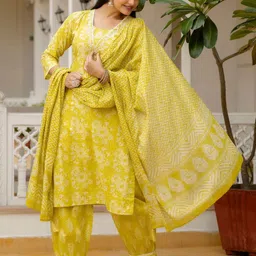 Rangeelo Women Floral Printed Regular Pure Cotton Kurta with Palazzos & With Dupatta image 4