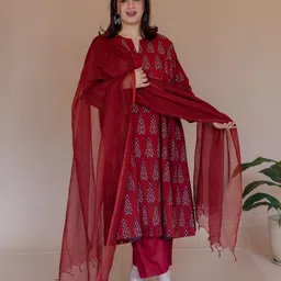 THE INDIAN ETHNIC CO Women Kota Doria Cotton Dupatta with Fringed Border-image-83