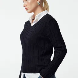 Trendyol V-Neck Pullover Sweater image 5