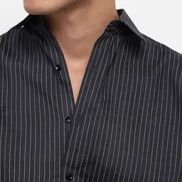 MARK & ALBERT India Slim Fit Pinstripes Wrinkle Free Cotton Casual Shirt image 4