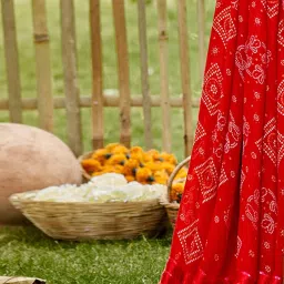 Saree Mall Red Printed Sarees With Unstitched Blouse image 4