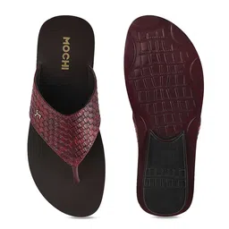 Mochi Men Maroon Textured Sandals image 4