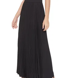 women's wear u&f fashionstore Black Pleated Maxi Flared Skirt image 2