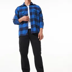 bewakoof Men's Cotton Blend Solid Oversized Fit Trousers image 4