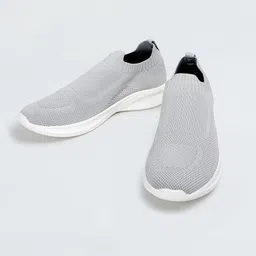 max Men Mesh Shoes image 2