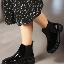 carlton london Women's Black Chelsea Boots with Chunky Sole for Office Use, Daily Use, Casual Use image 2