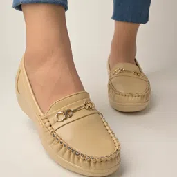 shoetopia Women Pull On Loafers image 2