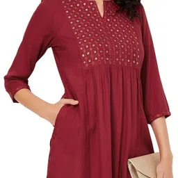 max Women's Rayon Blend Solid Regular Kurta image 1