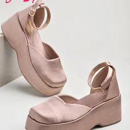 shoetopia Women's Pumps image 5