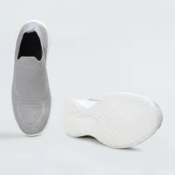max Men Mesh Shoes image 5