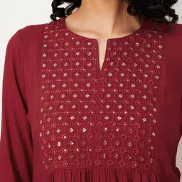 max Women's Rayon Blend Solid Regular Kurta image 4