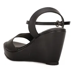 bata Women's FINN SANDAL E Evening image 3