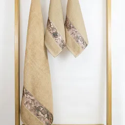 Myntra Elegant Homes Beige & White 3 Pieces Printed Cotton 450 GSM Towel Set image 2