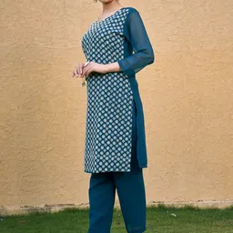 DIVASTRI Women Floral Embroidered Kurta with Trousers image 4