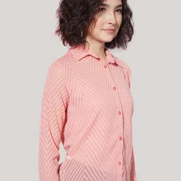 BUYNEWTREND Peach Printed Shirt image 4
