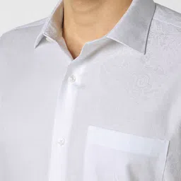 Van Heusen Men Textured Regular Fit Cotton Formal Shirt image 2