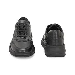 Delize Men Textured Leather Sneakers image 5