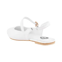 Shoetopia Solid Buckle Closure Sandals - White image 3