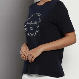 Tommy Hilfiger Desert Sky Logo Regular Fit T-Shirt image 4