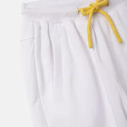 Blue Giraffe Boys White Pure Cotton Print Shorts image 4