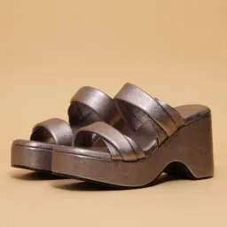 Eridani Women's Jennaa Gun Metal Casual Sandals-picture-18