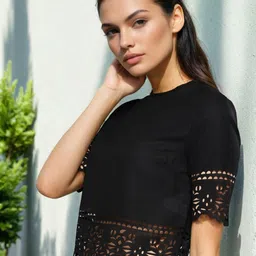 Stylecast X Slyck Solid Pattern Round Neck Short Sleeves Top image 2