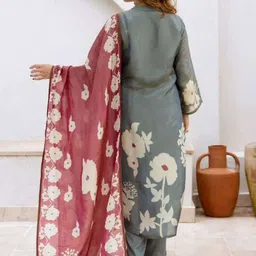 DIVASTRI Women Floral Printed Regular Kurta with Trousers & With Dupatta image 4