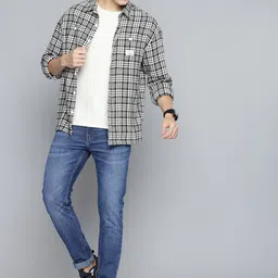 Levis Men 512 Slim Tapered Fit Light Fade Stretchable Jeans image 3