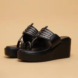 Eridani Women's Avan Black Toe Ring Wedges-picture-17