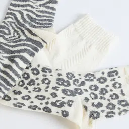 max Women Pack Of 3 Printed Ankle-Length Socks image 2