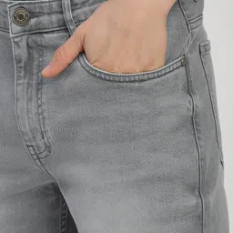 Beyoung Men Relaxed Fit Mildly Distressed Heavy Fade Jeans image 5