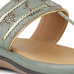 Inc 5 Women Embellished Ethnic One Toe Flats image 5