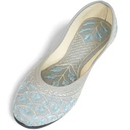 SZN Women Mojaris Flats image 2