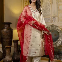 vredevogel Women Silk Blend Kurta Pant Dupatta Set image 2