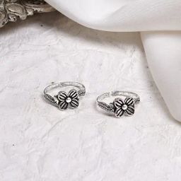 Teejh Dalaja Floral Motif Silver Oxidized Pair of Toe Ring-picture-21