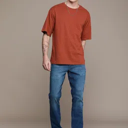 WROGN Men Straight Fit Heavy Fade Stretchable Jeans image 4