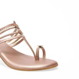 Eridani Women's Nayera Peach Toe Ring Sandals image 5