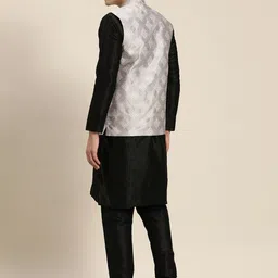 SOJANYA Men Black Kurta with Churidar image 4