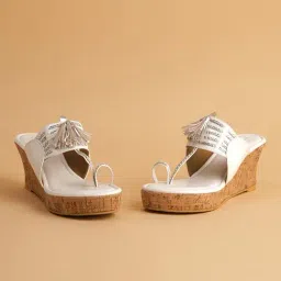 Eridani Women's Arohi White Toe Ring Wedges-picture-16