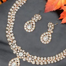 Women Click Stone-Studded Jewellery Set image 4