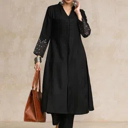 Varanga Mandarin Collar A-Line Kurta With Trousers image 2