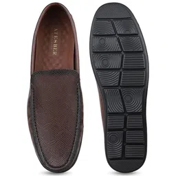 ATESBER by Inc.5 Men Textured Leather Loafers image 5