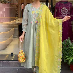 Brand Hill Floral Embroidered Thread Work Kurta With Trousers & Dupatta image 4