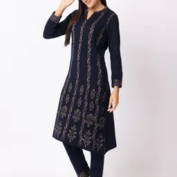 KEIKO Ethnic Motifs Printed Mandarin Collar Straight Kurta with Trousers image 4