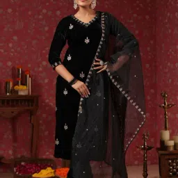 Ishin Black Embroidered Kurta Pant Set With Dupatta-picture-11