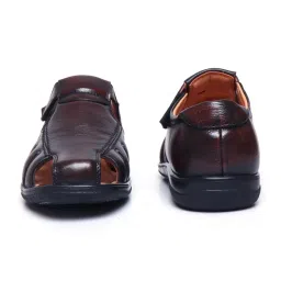 Zoom Shoes Men's Brown Fisherman Sandals image 5