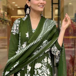 BAESD Women Floral Printed Regular Kurta with Palazzos & With Dupatta image 2